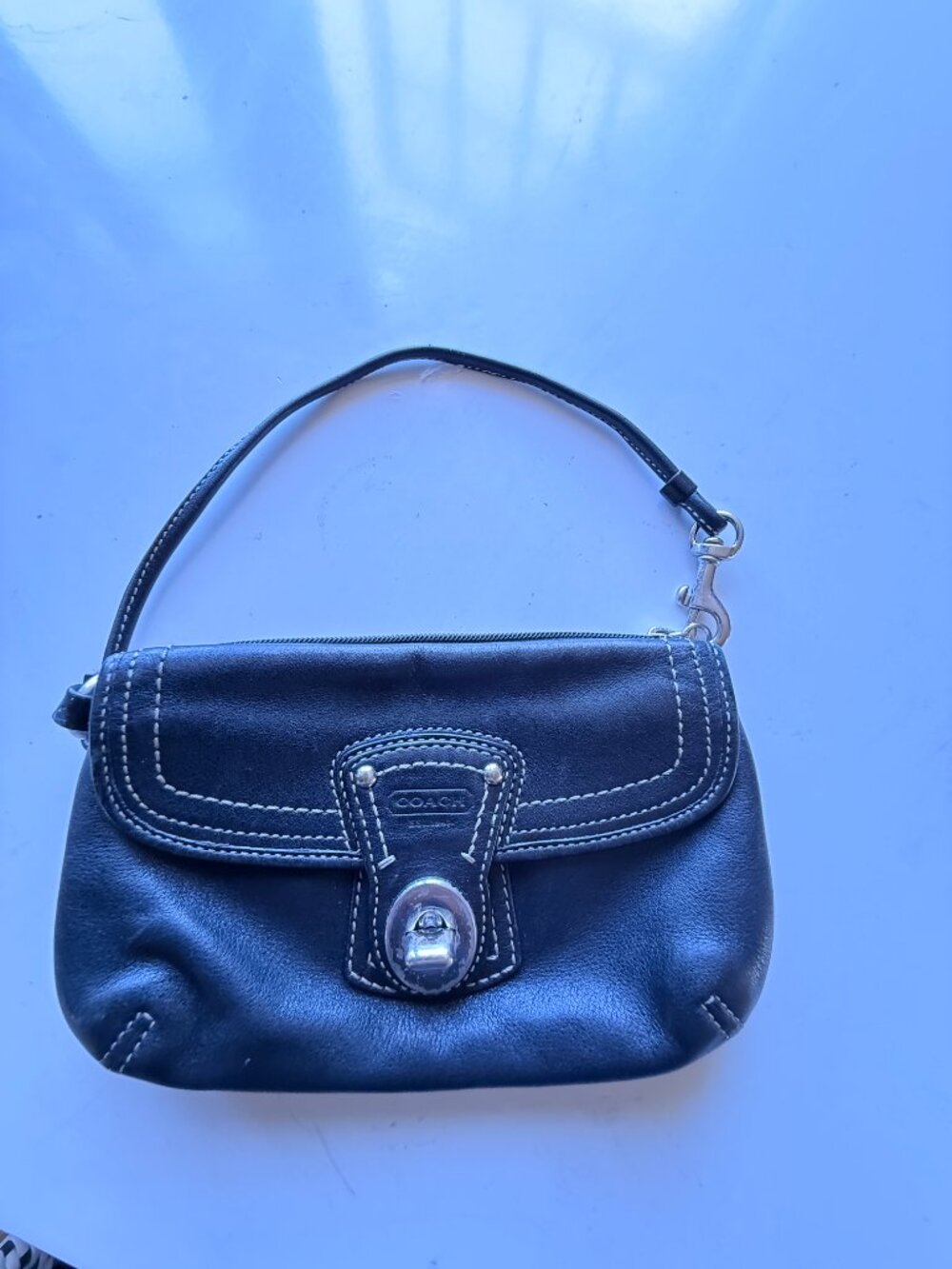 Vintage Y2K Coach Legacy black leather turn-lock wristlet